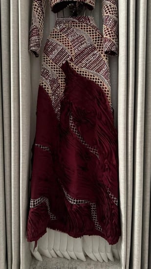 فستان سهرة خمري قطعتين بتطريز فاخر