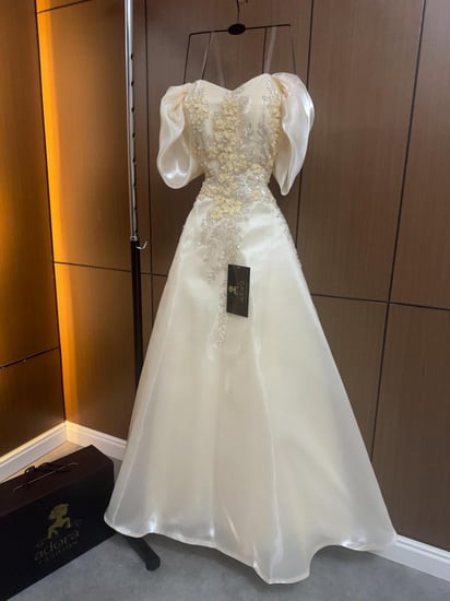 فستان سهرة أوف وايت