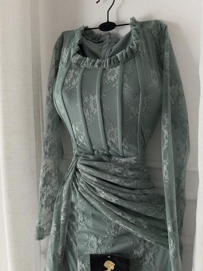 فستان دانتيل زم مع الخصر انيق