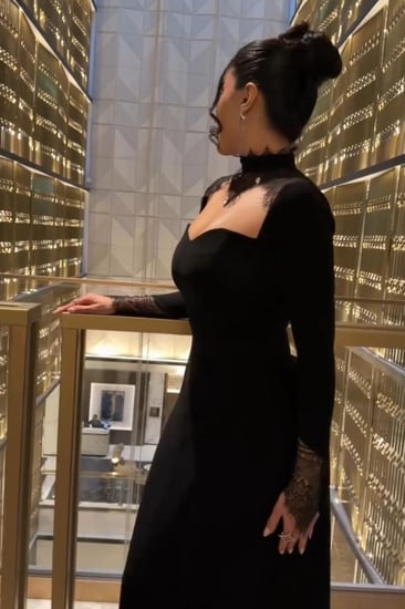 فستان اسود طويل مع دانتيل