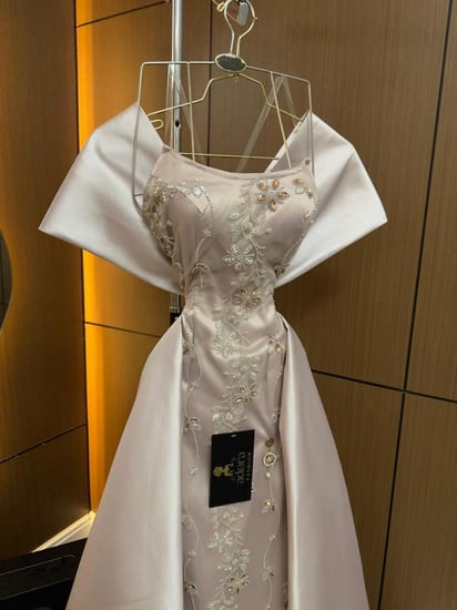 فستان سهرة خمري مطرز بكريستال