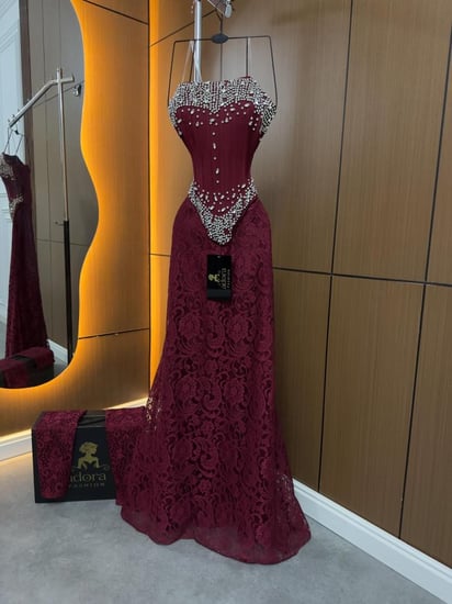 فستان سهرة نبيتي كورسيه مرصع بالأحجار وتنورة دانتيل
