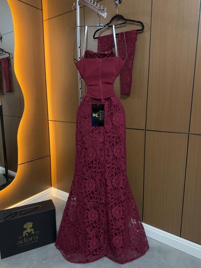 فستان سهرة نبيتي كورسيه مرصع بالأحجار وتنورة دانتيل