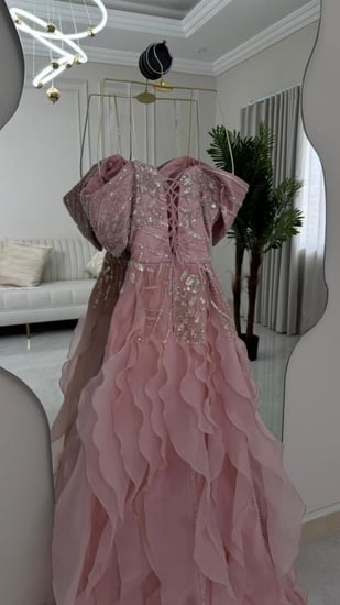 فستان سهرة وردي تطريز