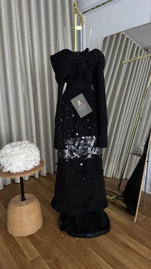 فستان اسود ملكي