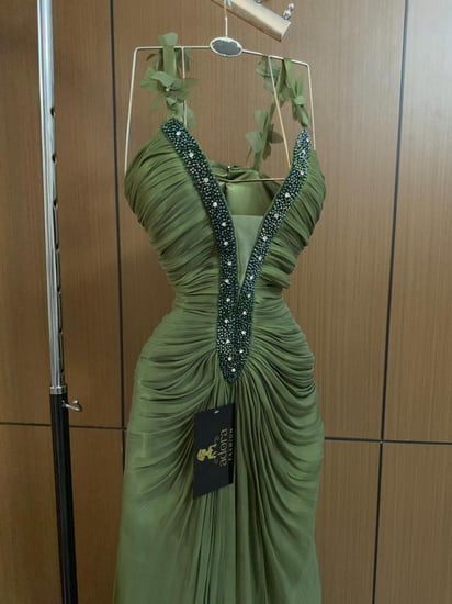 فستان سهرة أخضر زيتي بتطريز خرز فاخر