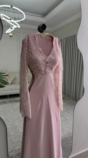 فستان سهرة دانتيل مطرز برباط خلفي