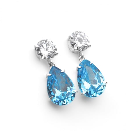 حلق بتصميم مميز من احجار الزركون