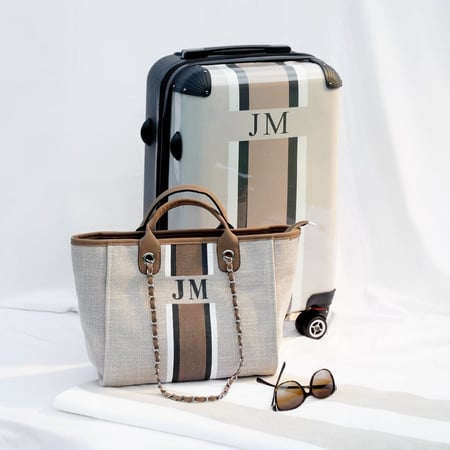 طقم شنطة يد M + شنطة سفر S ( تخصيص الحروف )