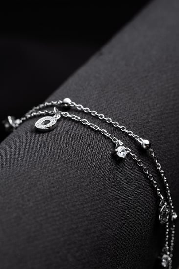 سوارة فضة عيار 925 مرصعة بحجر الزركون .