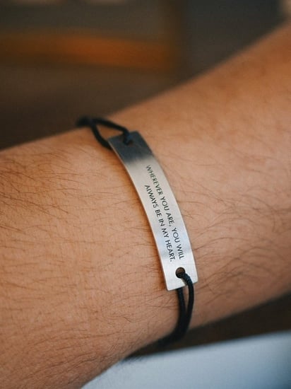 اسوارة عبارة بتصميم حسب الطلب