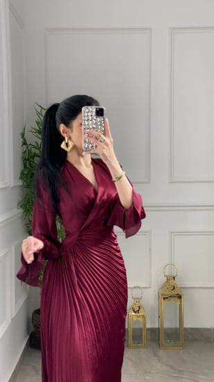 فستان بطابع كسرات  -