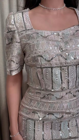 بلوزة العيد بتطريز وترتر