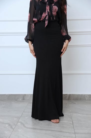 تنورة  استرتش اسود