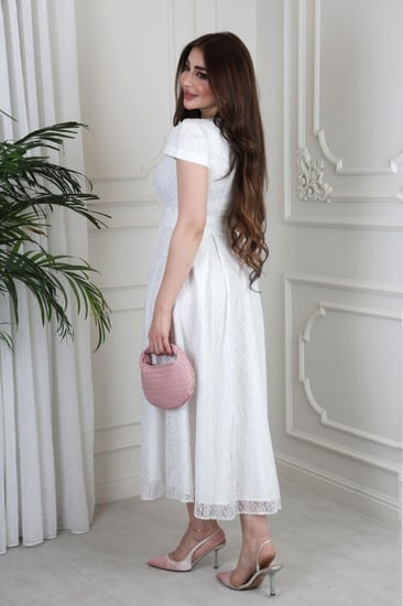 فستان دانتيل ابيض بتطريز مورد ~