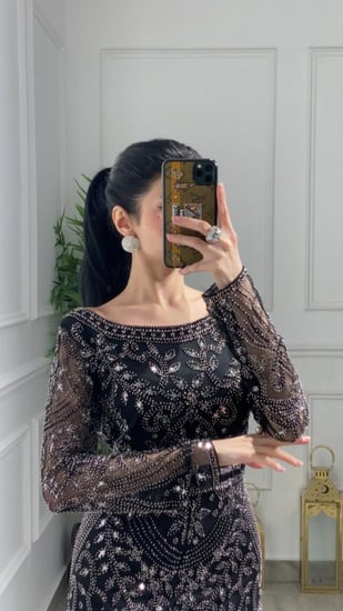 فستان سهره شك بثنايا من الامام