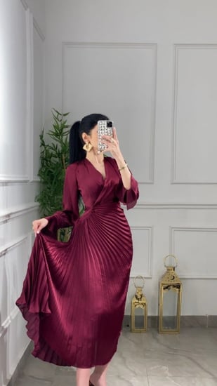 فستان بطابع كسرات  -