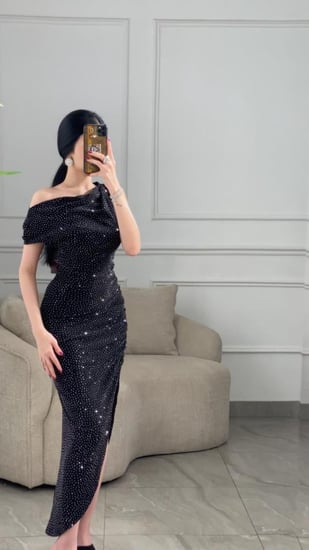 فستان سهرة بكريستالات صغيره