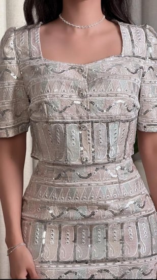 بلوزة العيد بتطريز وترتر