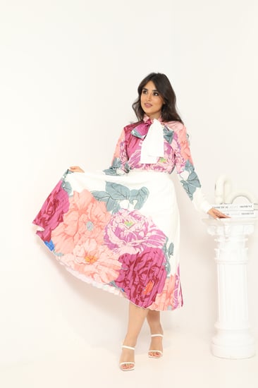 تنورة بطابع زهور -