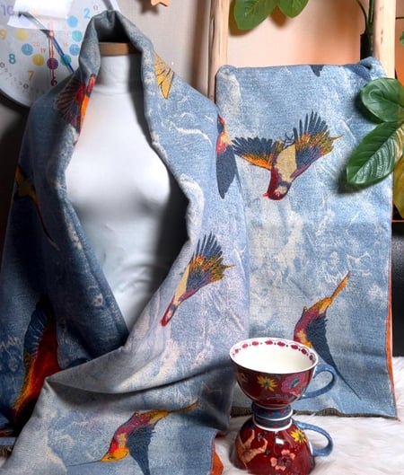 هدية شتوية فاخرة شال نسائي كشميري بنقشة طيور مع كوب ماركس وسبنسر