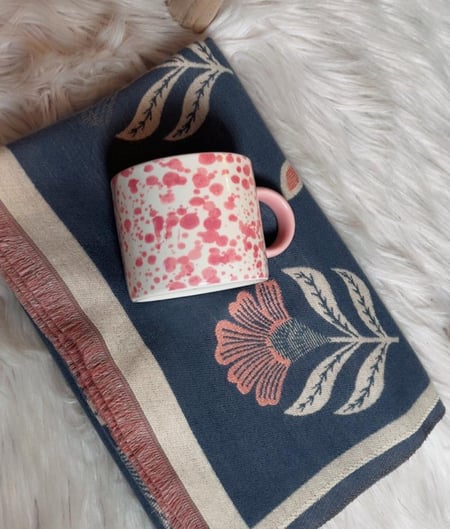 اكتشفي شال كشميري كحلي فاخر بتصميم أنيق شحن سريع