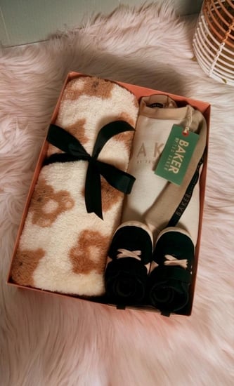 هدية مواليد فاخرة  للأولاد تجنن من تيد بيكر مع بطانية نكست وحذاء أنيق