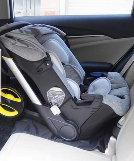 عربية كارسيت لون أسود ( كرسي سيارة + عربية)