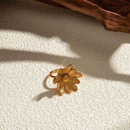 خاتم بتلة الندى