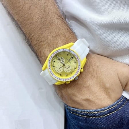 ساعة-يد-رجالية-صفراء