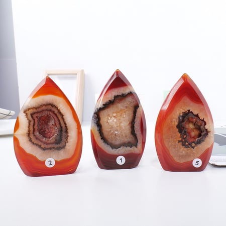 حجر العقيق الأحمر الطبيعي