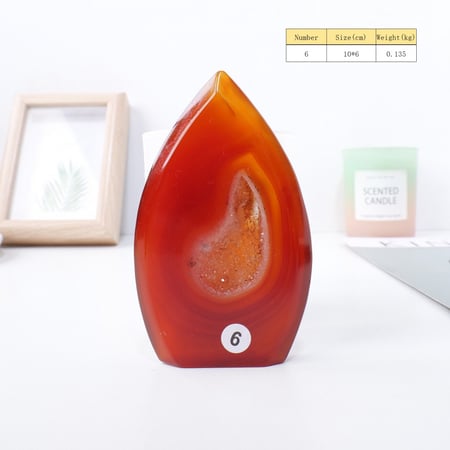 حجر العقيق الأحمر