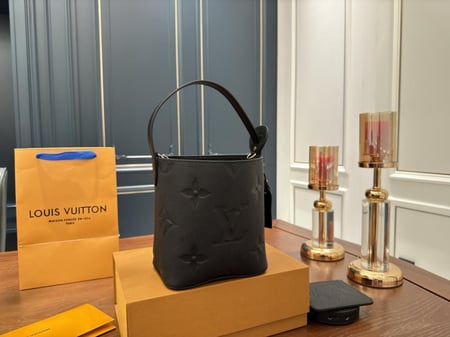 شنطه نسائيه Louis Vuitton