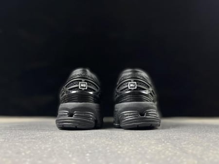 New Balance  1906