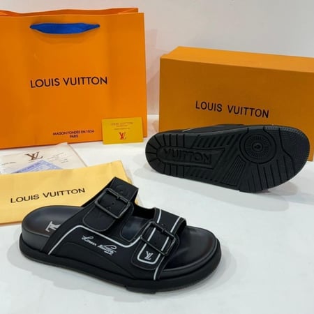 حذاء LV اسود ملكي