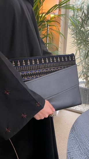 باوتش قماش ومسكه جلد أسود