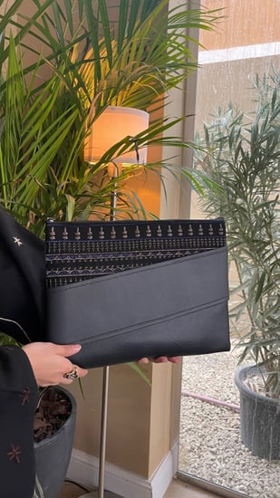 باوتش قماش ومسكه جلد أسود