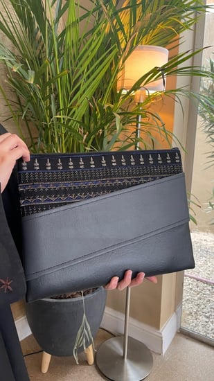 باوتش قماش ومسكه جلد أسود