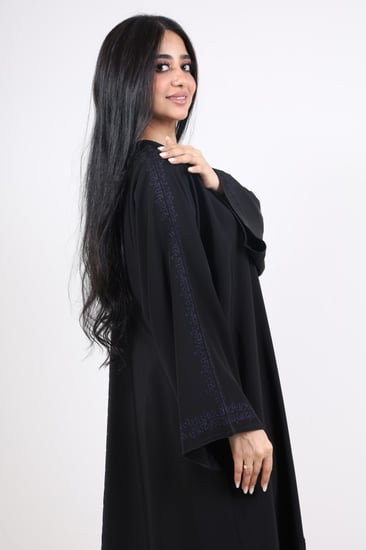 عباية صالونا أرى ليال