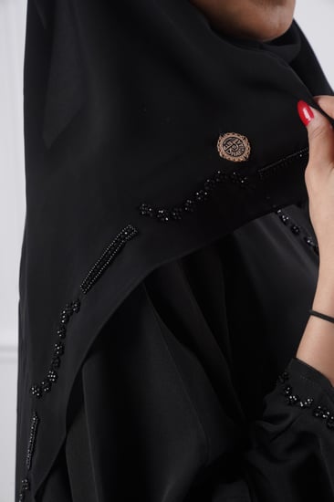 عباية صالونا لونا خرز طول العباية