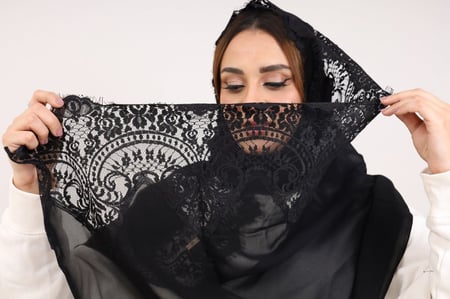 طرحة أمواج نص دانتيل مع معدن