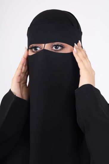 نقاب مفتوح ربطة سادة