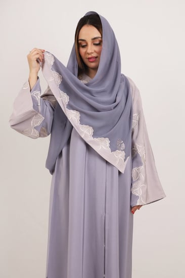 عباية صالونا تطريز كريمة