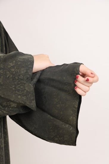 عباية حرير مغسول بيلسان