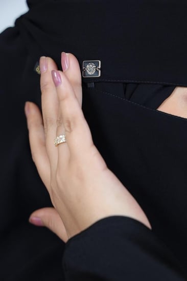 نقاب مفتوح توقيع معدن أناهيت