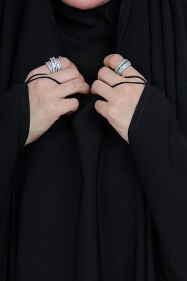 عباية رأس صالونا مقفولة