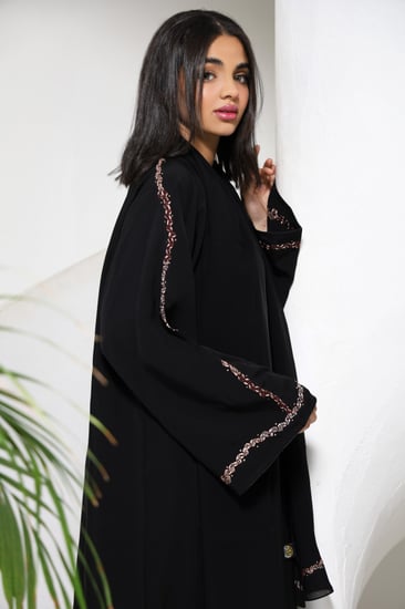 عباية صالونا هازال تطريز يدوي على الكم و الاكتاف مع كريستال