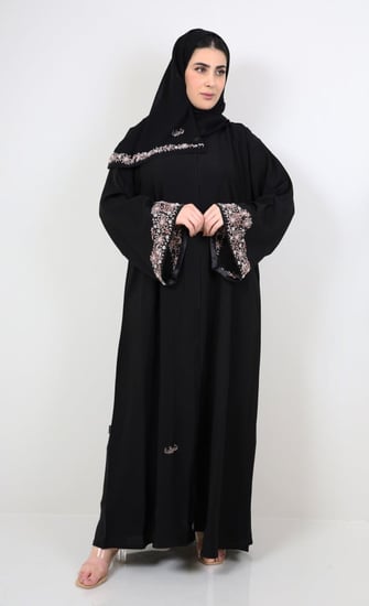 عباية صالونا داريا منثر تطريز ورود لون بيج على الكم