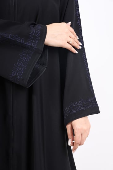 عباية صالونا أرى ليال