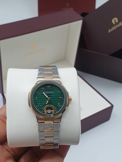 ساعة اقنر النسائيه